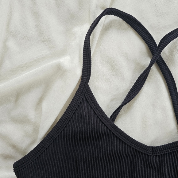 Black Ribbed Cross Back Straps Sports Bra - Picture 5 of 6